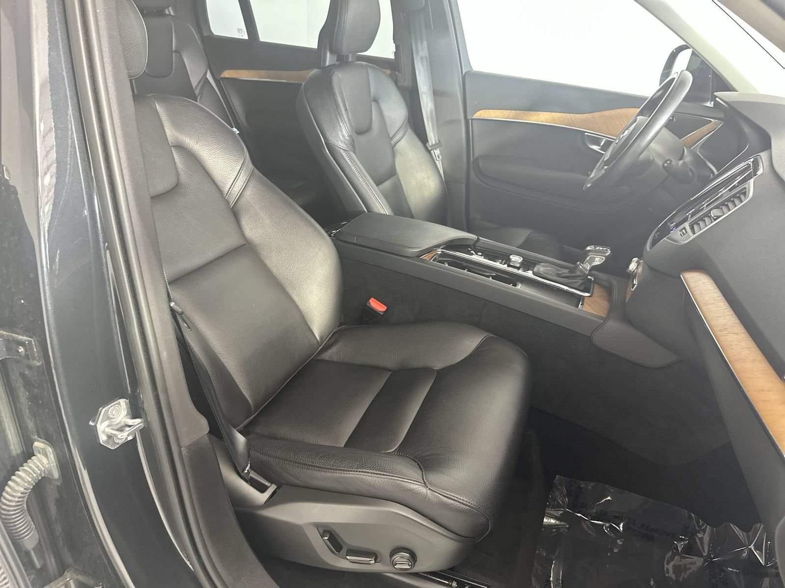 Used 2021 Volvo XC90 T6 Momentum w/ Climate Package AWD/4WD image 27