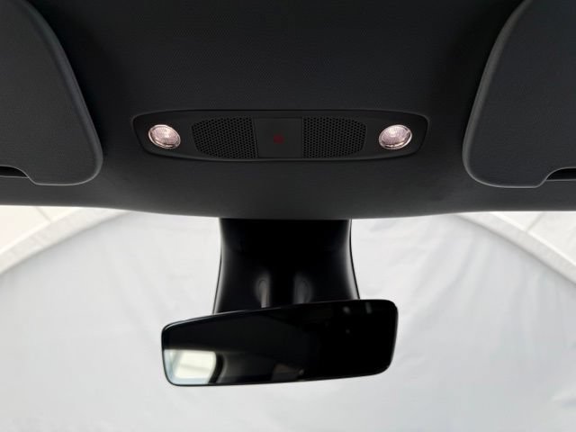 Used 2021 Tesla Model Y Long Range AWD/4WD image 34