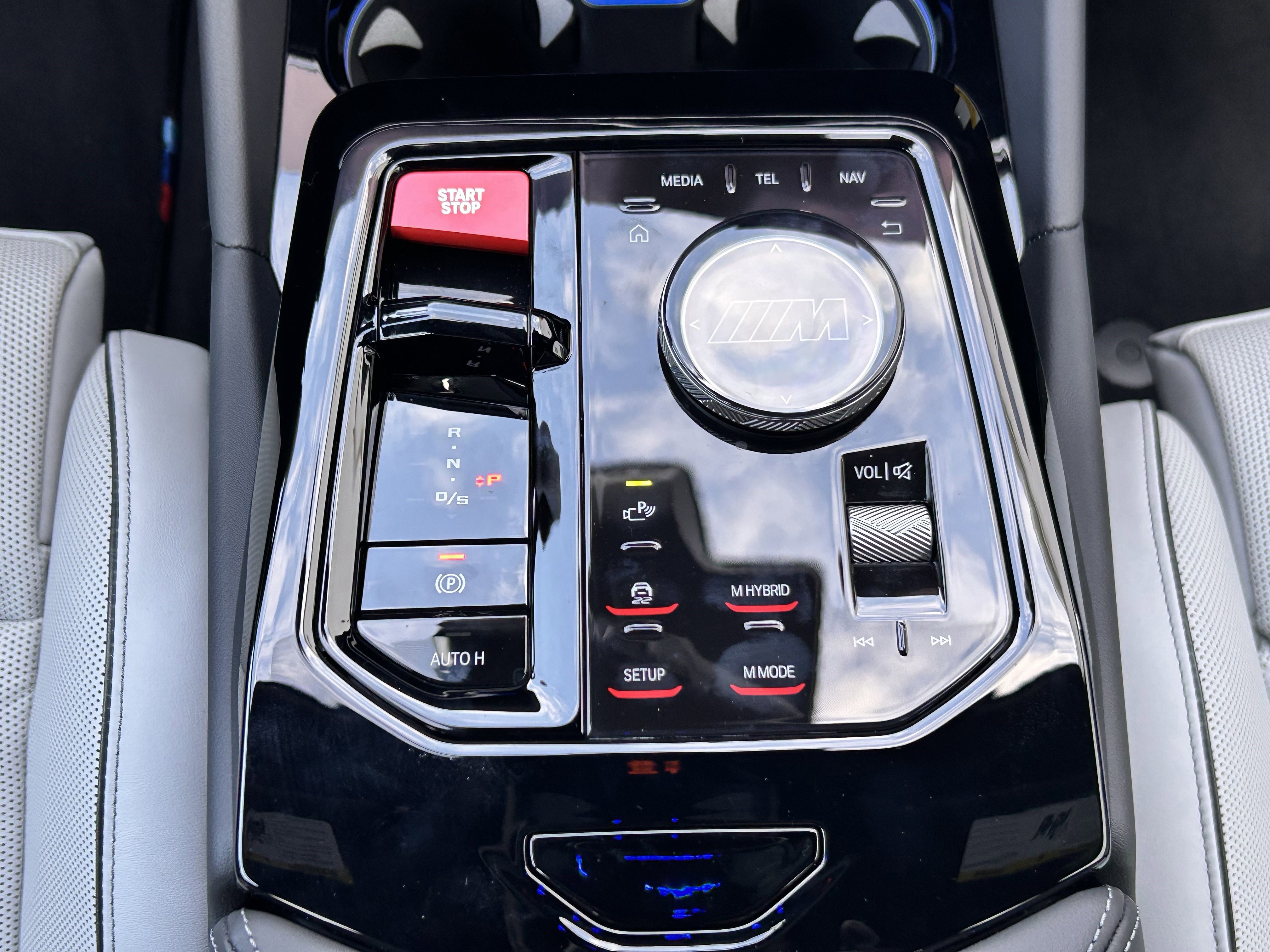 Used 2025 BMW M5 w/ Carbon Package AWD/4WD image 13