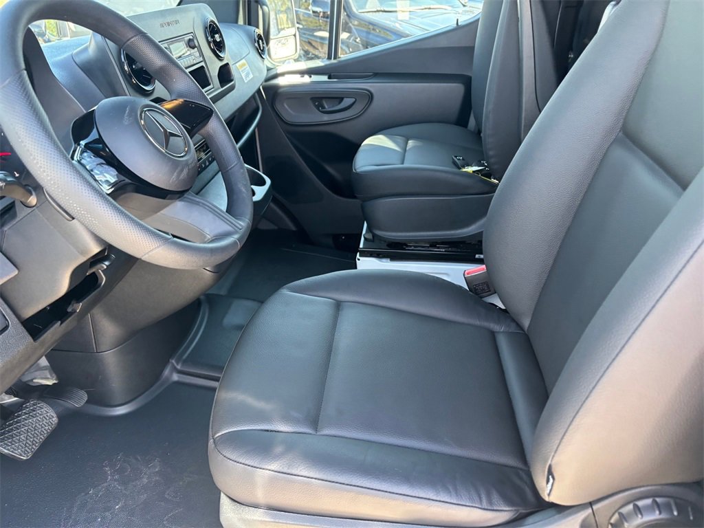 Used 2025 Mercedes-Benz Sprinter 2500 image 8