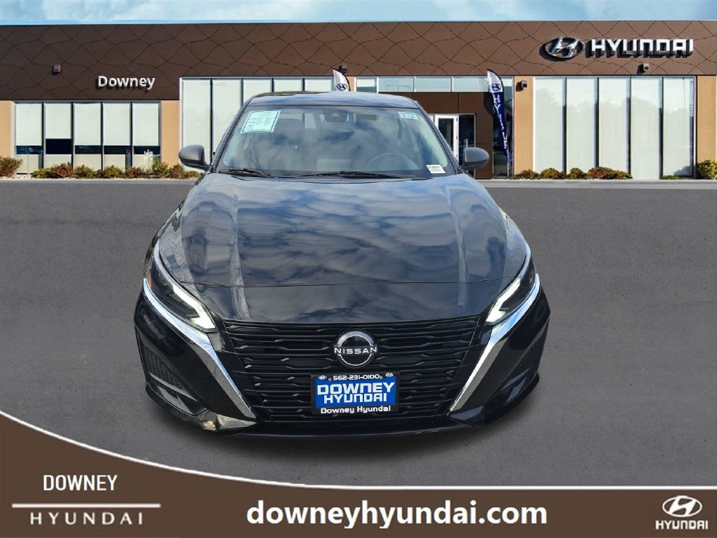 Used 2025 Nissan Altima 2.5 SV FWD image 8