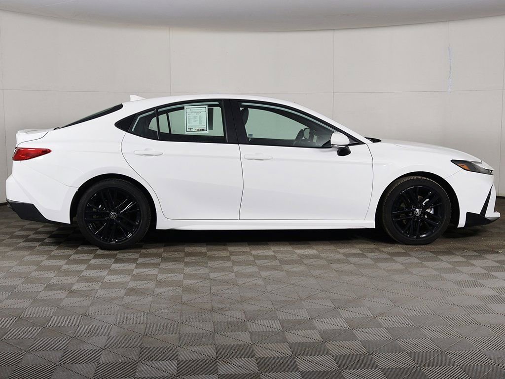 Used 2025 Toyota Camry SE FWD image 16