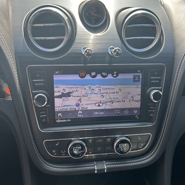 Used 2019 Bentley Bentayga image 21