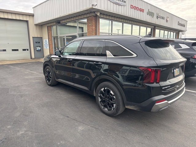 Used 2024 Kia Sorento S w/ Panoramic Sunroof Package image 4