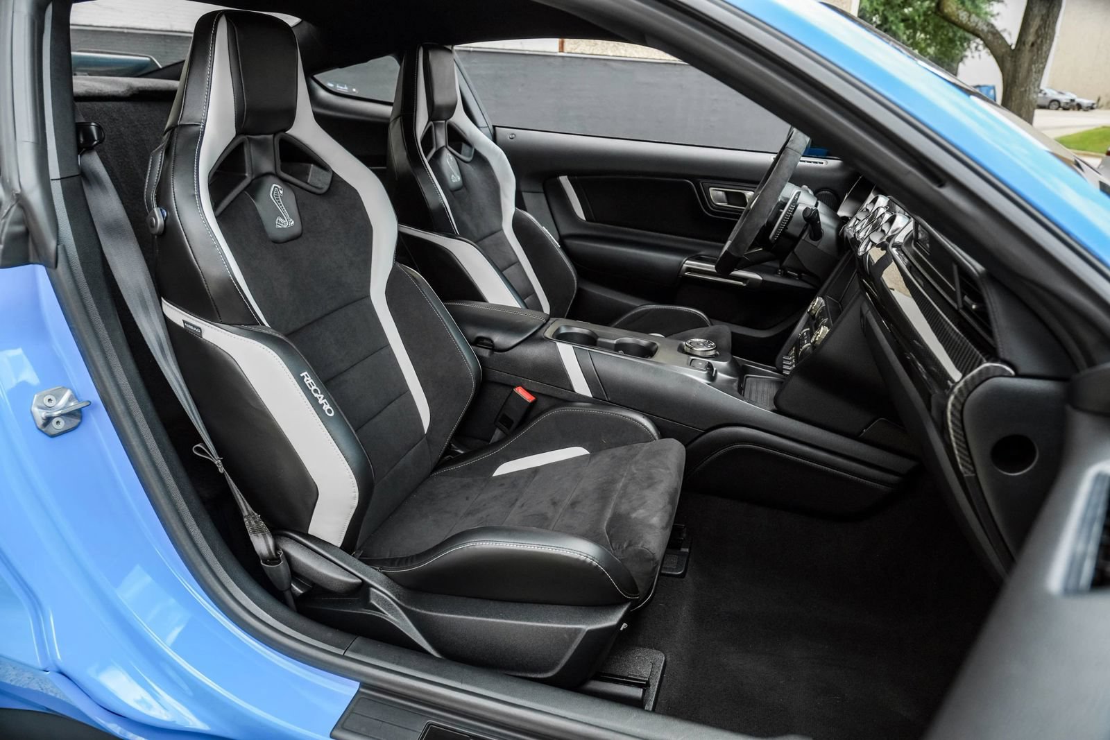 Used 2022 Ford Mustang Shelby GT500 w/ Carbon Fiber Track Pack RWD image 38