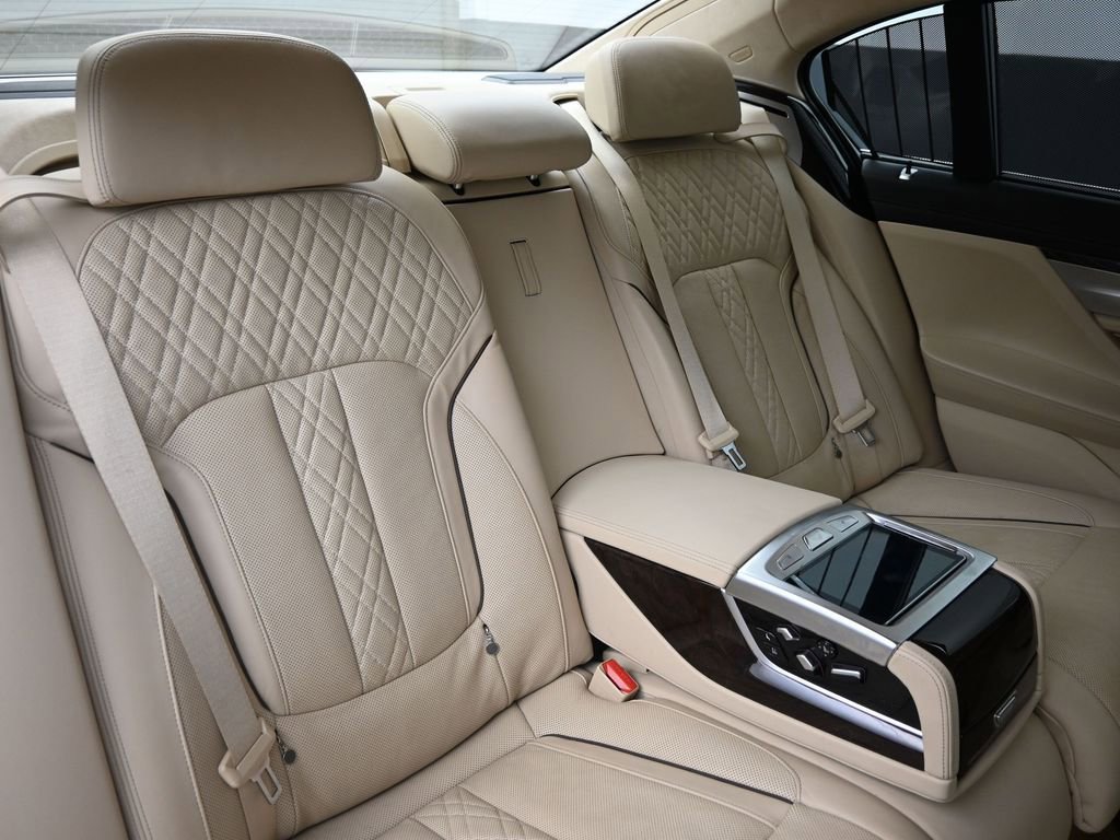 Used 2016 BMW 750i xDrive image 26