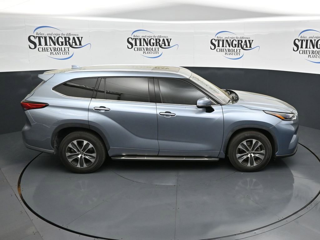 Used 2021 Toyota Highlander XLE image 16