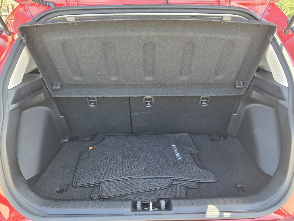 Certified 2025 Hyundai Venue SE FWD image 14