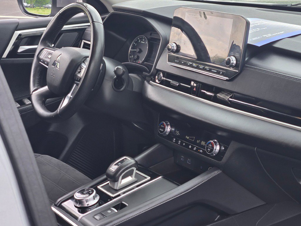Used 2024 Mitsubishi Outlander SE FWD image 7