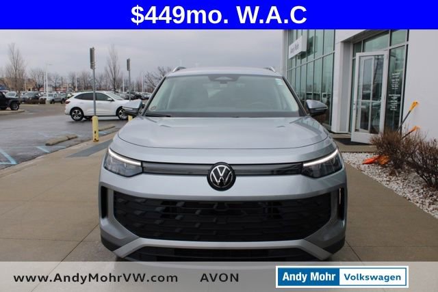 Used 2025 Volkswagen Tiguan SE AWD/4WD image 2