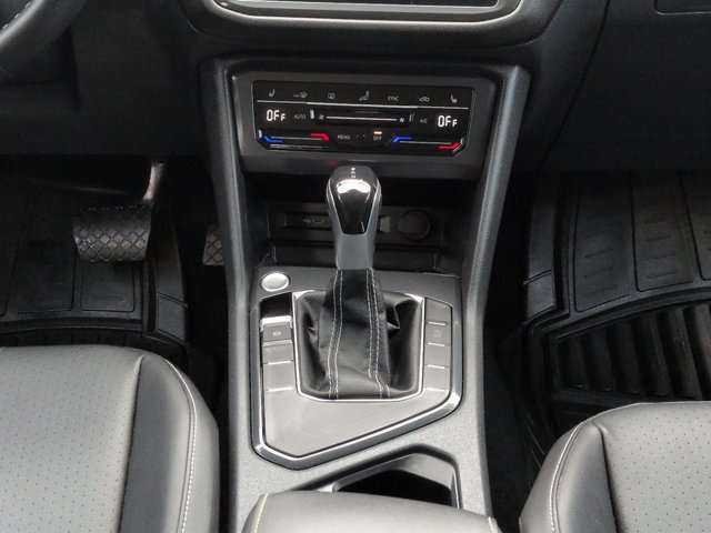 Used 2022 Volkswagen Tiguan SE FWD image 18