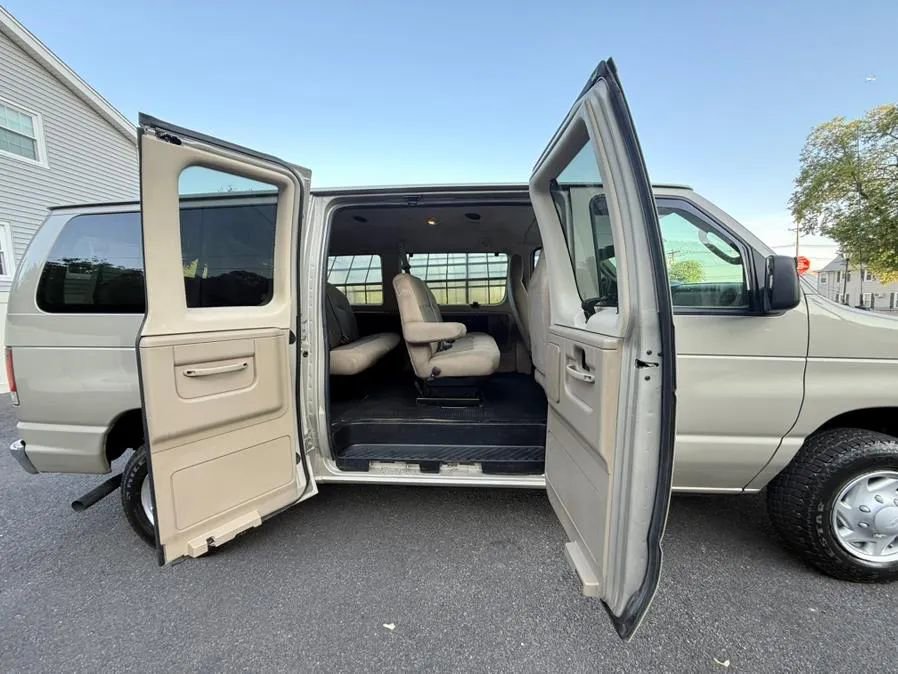 Used 2013 Ford E-350 and Econoline 350 XLT image 14