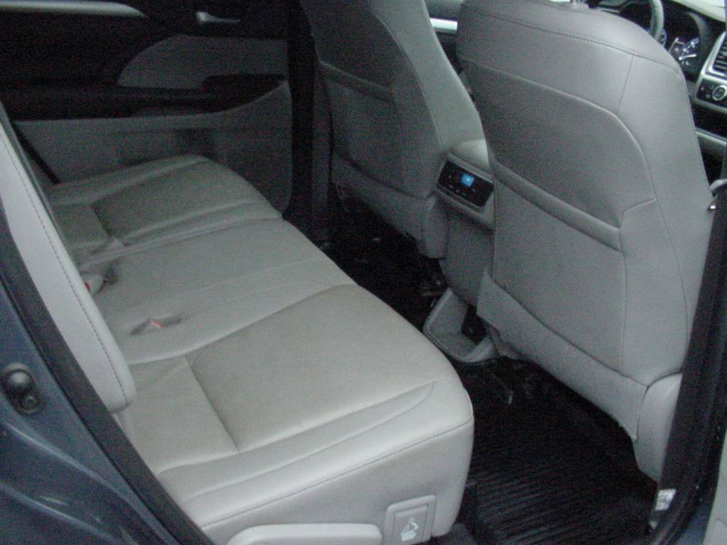 Used 2019 Toyota Highlander XLE image 42