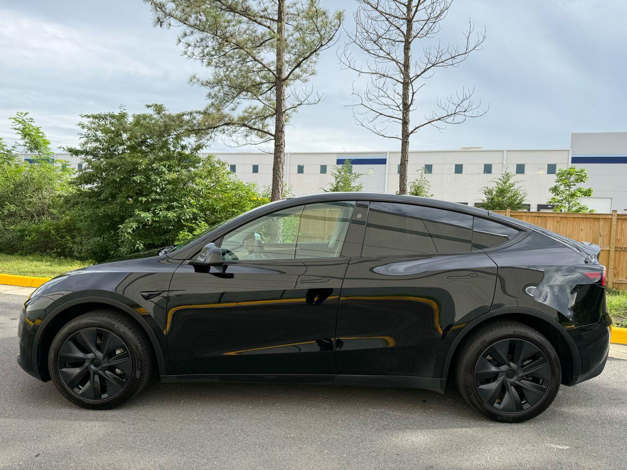 Used 2025 Tesla Model Y Long Range AWD/4WD image 5