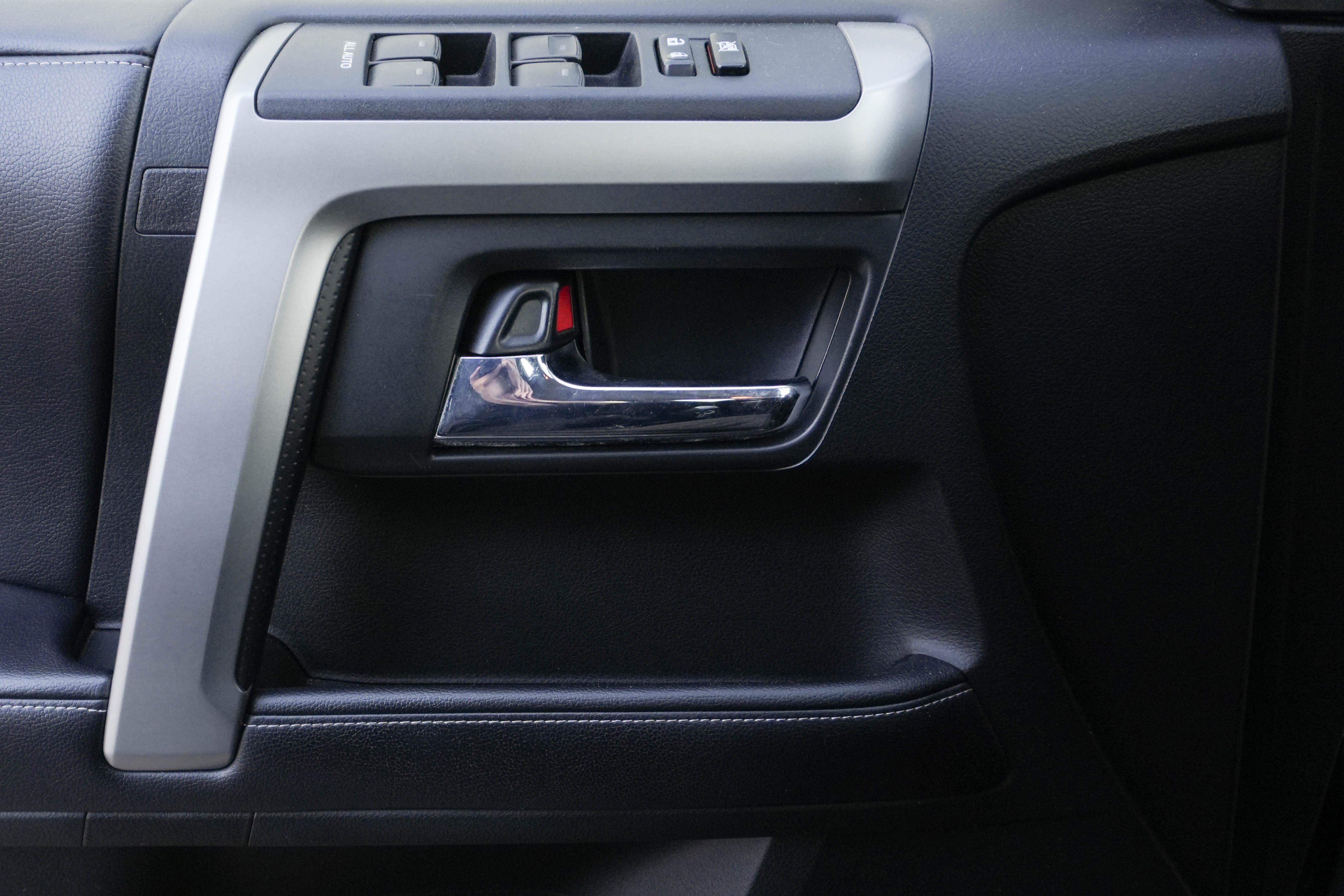 Used 2018 Toyota 4Runner SR5 Premium image 12