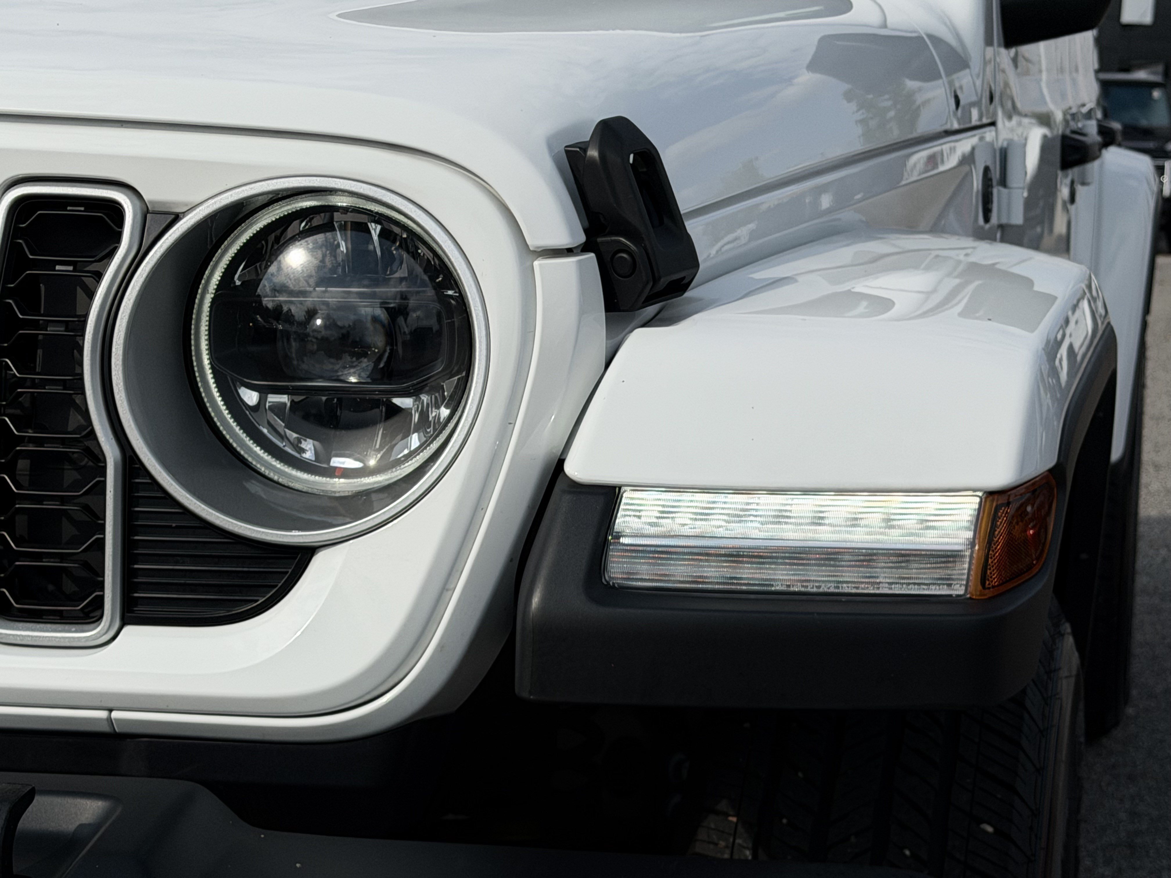 Used 2026 Jeep Wrangler Unlimited Sahara AWD/4WD image 6