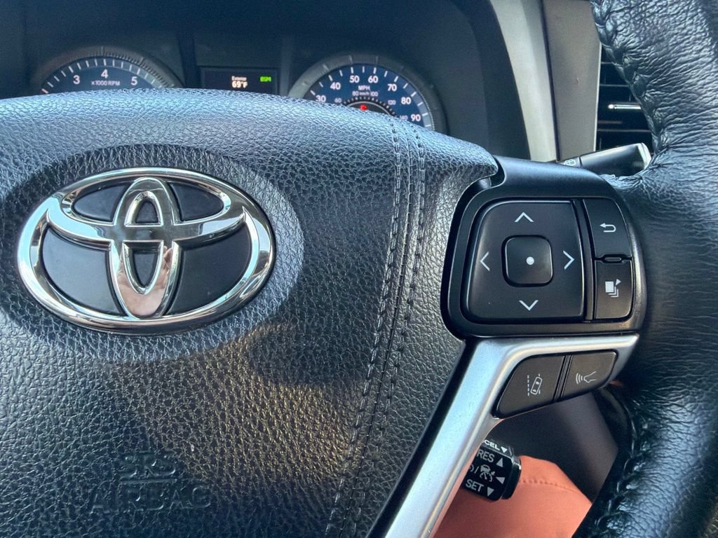 Used 2020 Toyota Sienna XLE w/ XLE Navigation Package AWD/4WD image 26