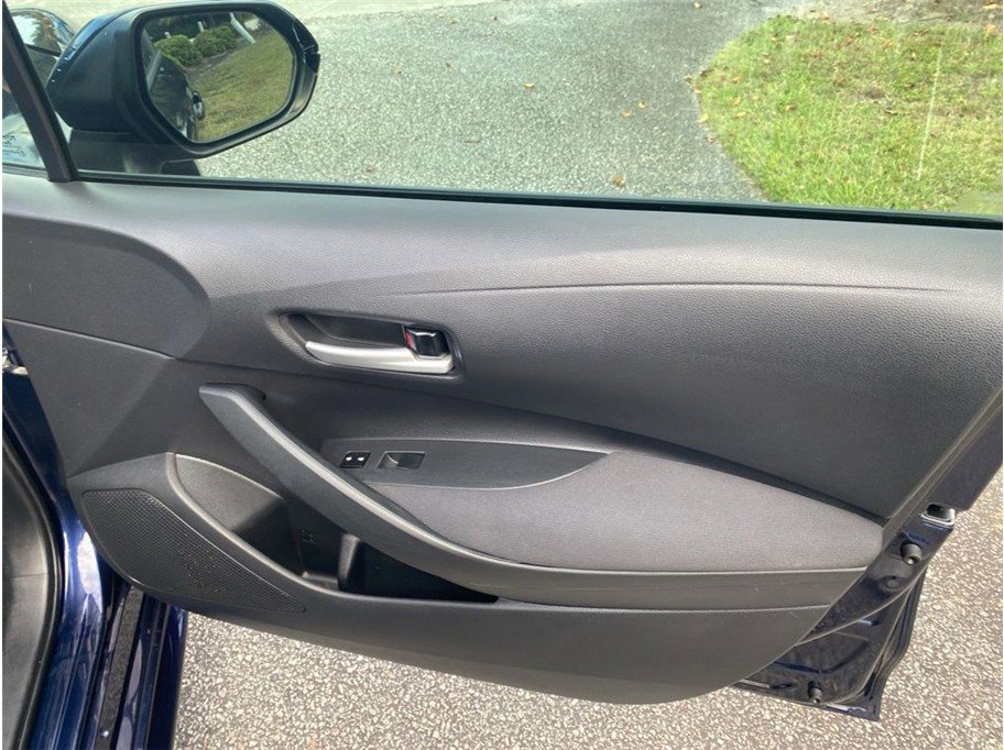Used 2020 Toyota Corolla LE image 30