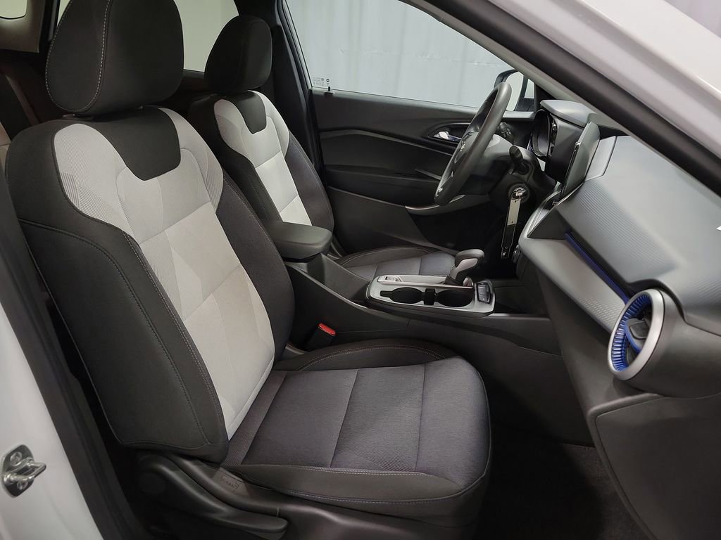 Used 2025 Chevrolet Trax LS w/ LS Convenience Package image 25