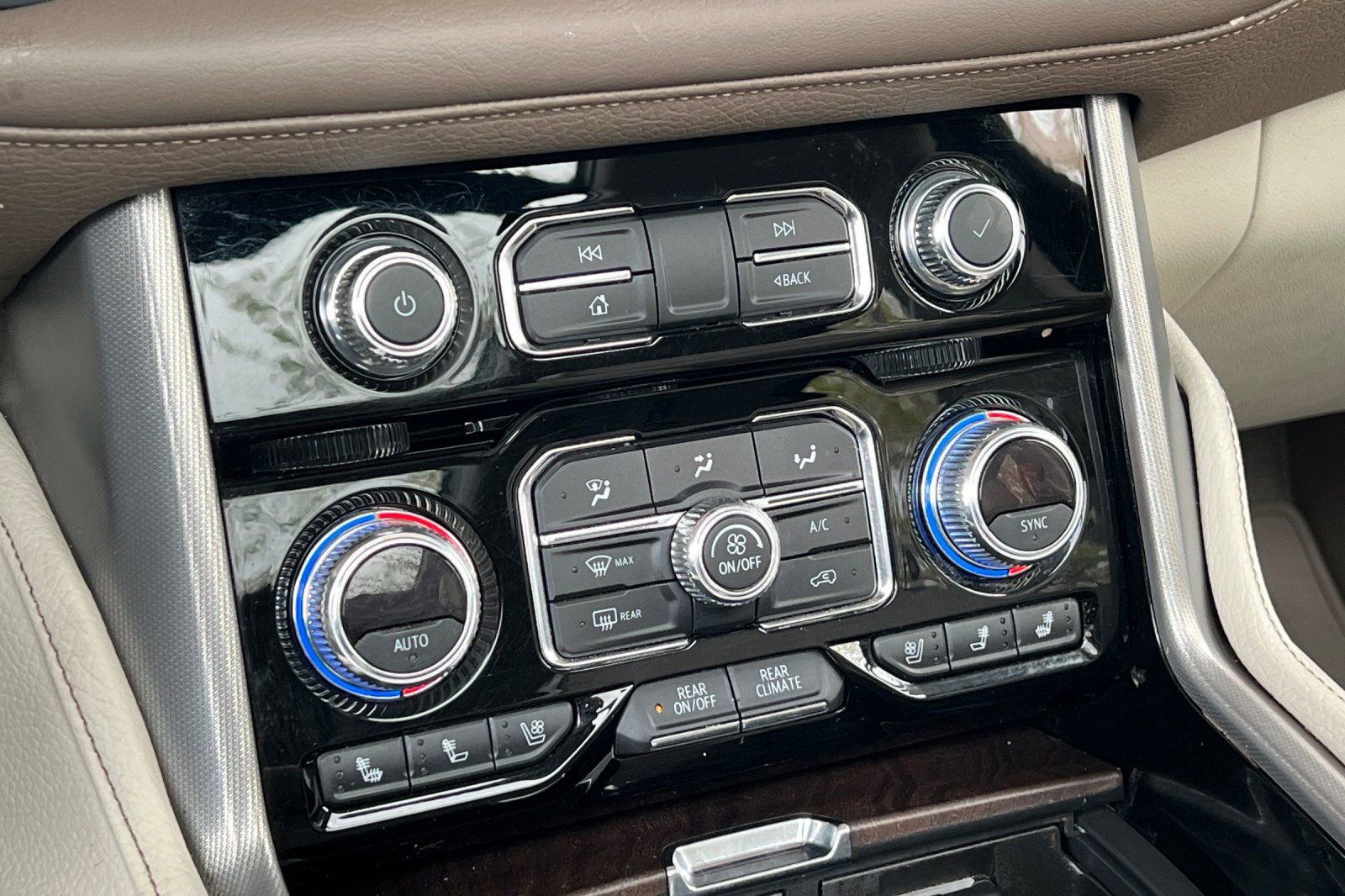 Used 2021 GMC Yukon Denali w/ Denali Premium Package image 22