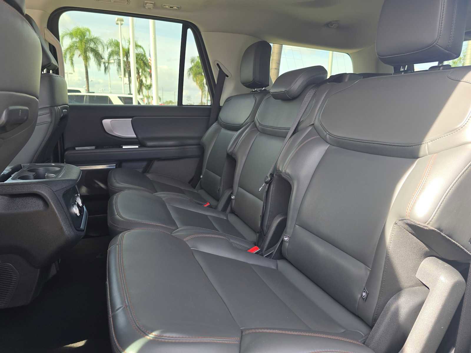 Used 2025 Ford Expedition Active AWD/4WD image 18