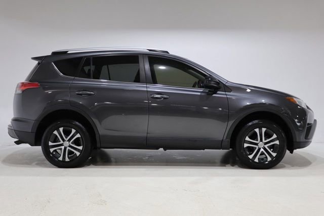 Used 2017 Toyota RAV4 LE FWD image 9