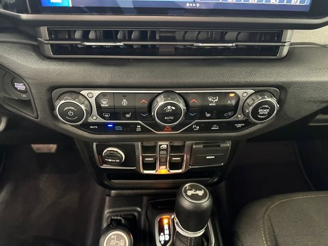 Used 2024 Jeep Wrangler Unlimited w/ Convenience Group image 23