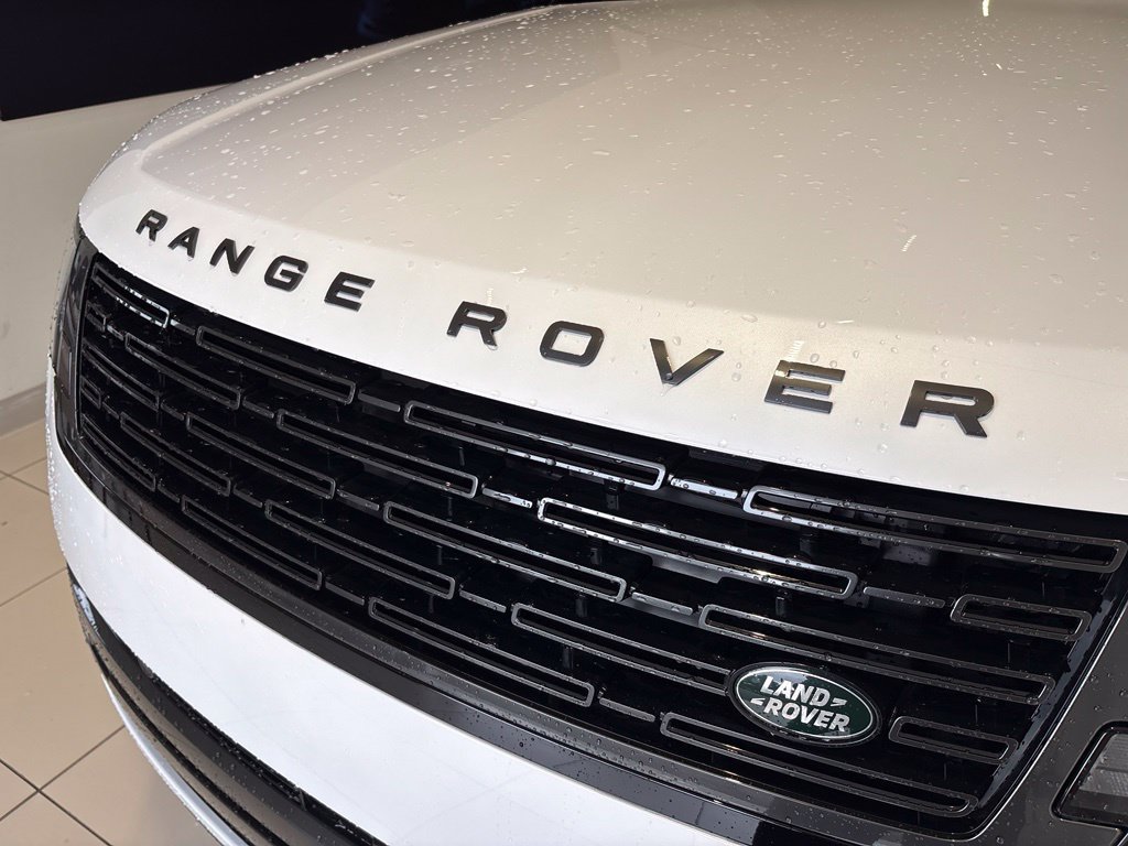 New 2026 Land Rover Range Rover Long Wheelbase SE AWD/4WD image 9