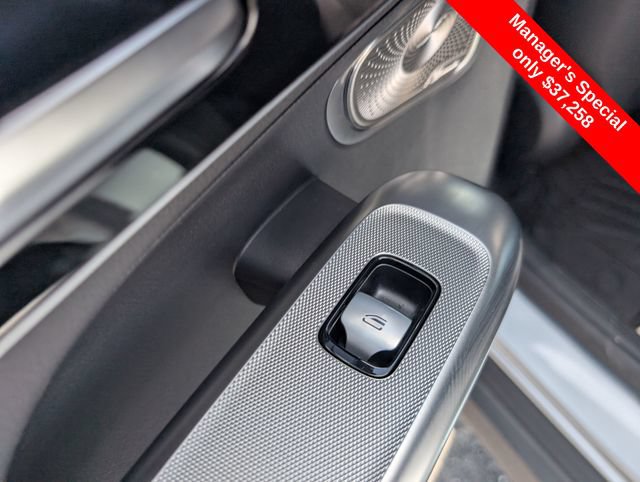 Used 2024 Mercedes-Benz GLC 300 4MATIC image 11