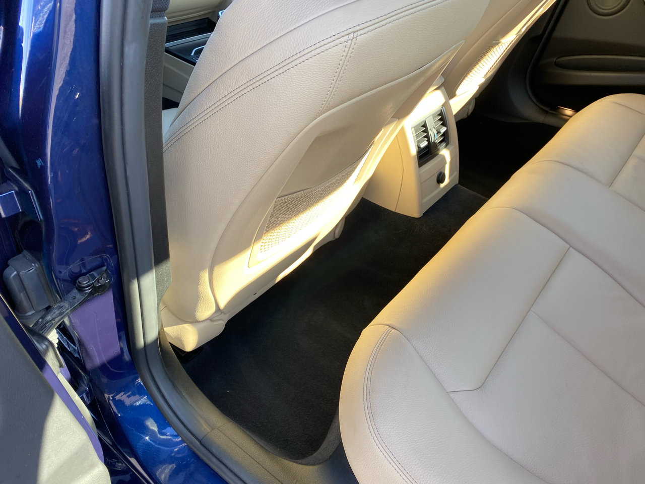 Used 2018 BMW 330i xDrive 330i xDrive SULEV Sedan w/ Premium Package image 26