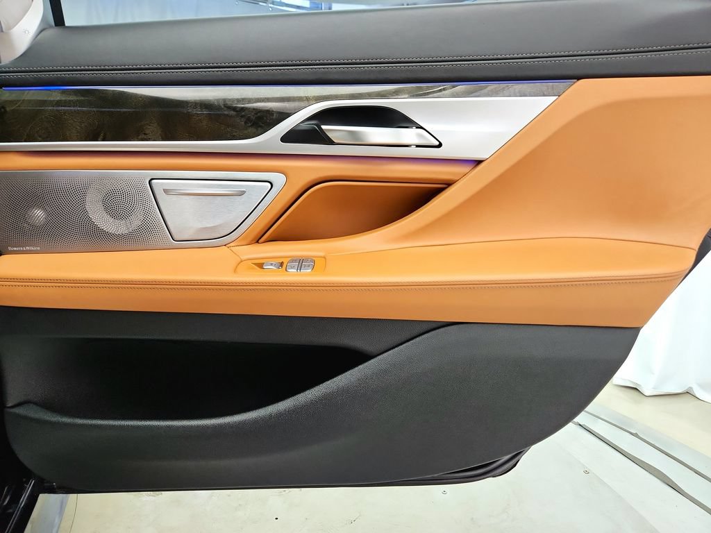 Used 2020 BMW 750i xDrive w/ Executive Package AWD/4WD image 39
