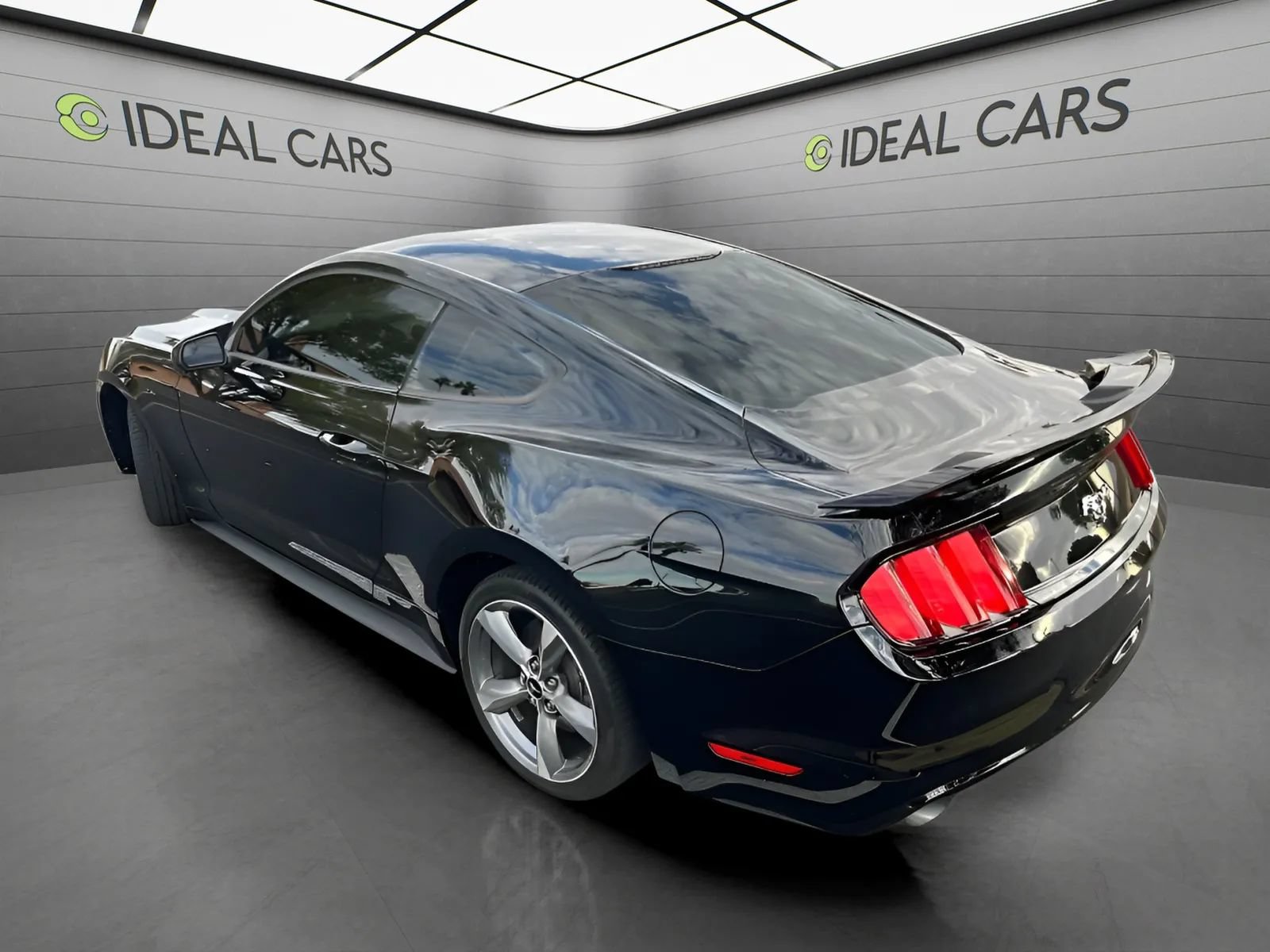 Used 2016 Ford Mustang Coupe RWD image 7