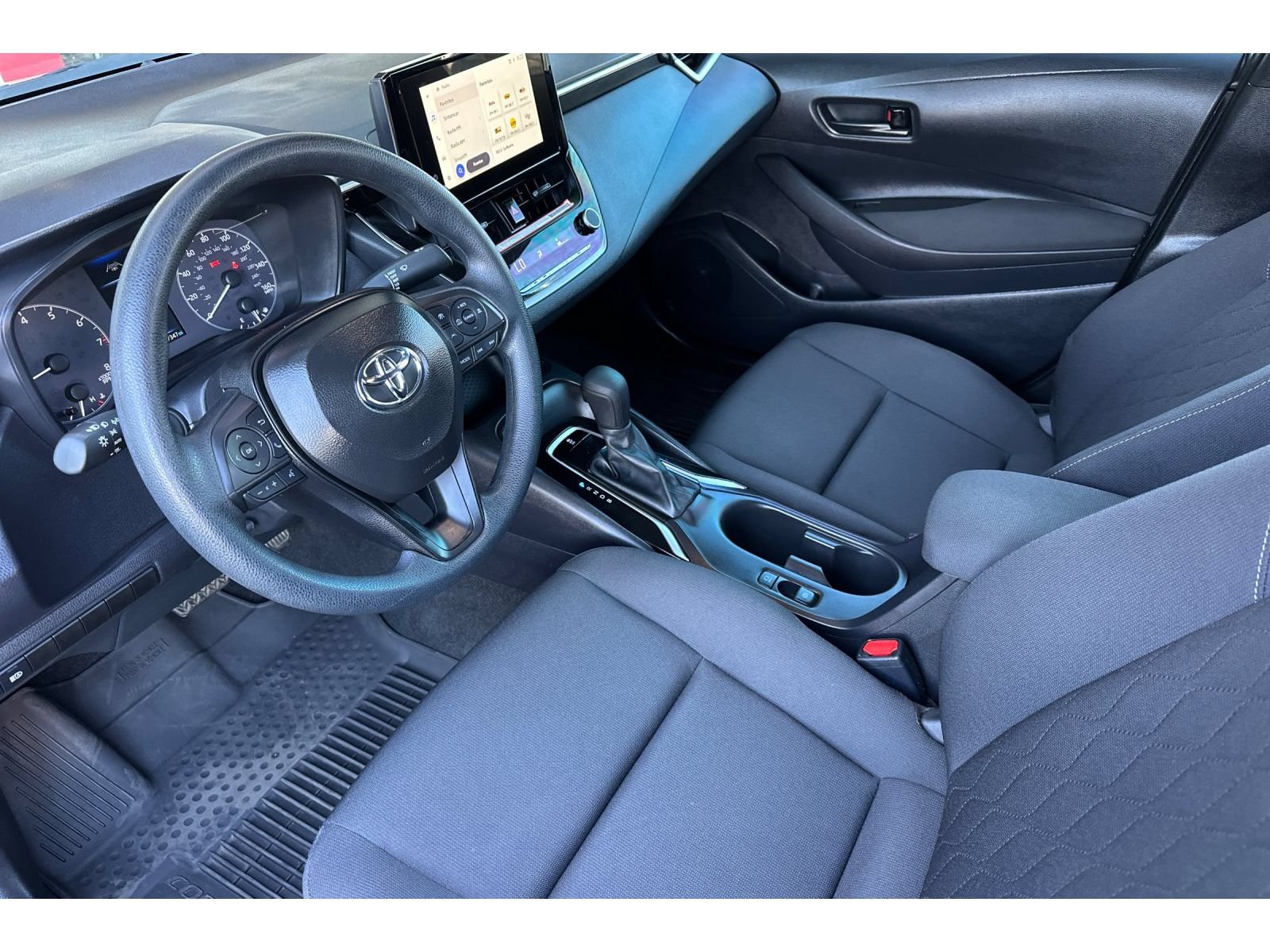 Used 2025 Toyota Corolla LE FWD image 10
