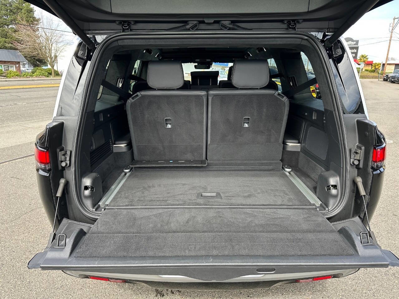 Used 2023 Rivian R1S Adventure image 8