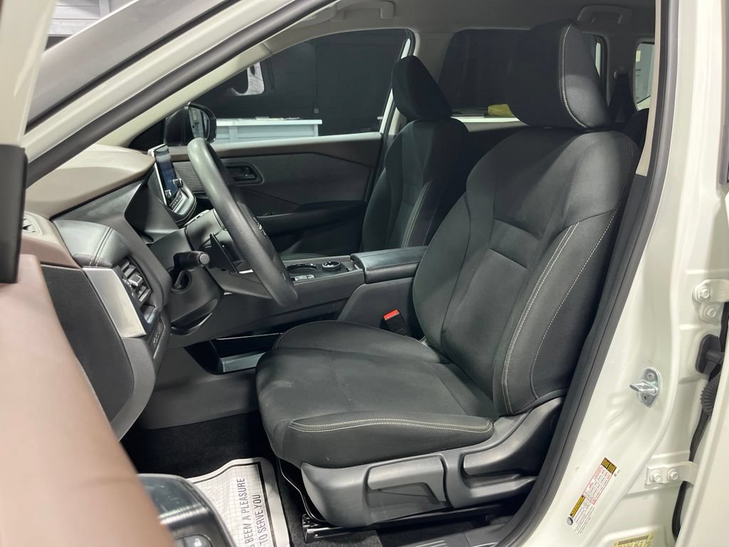 Used 2023 Nissan Rogue S AWD/4WD image 14