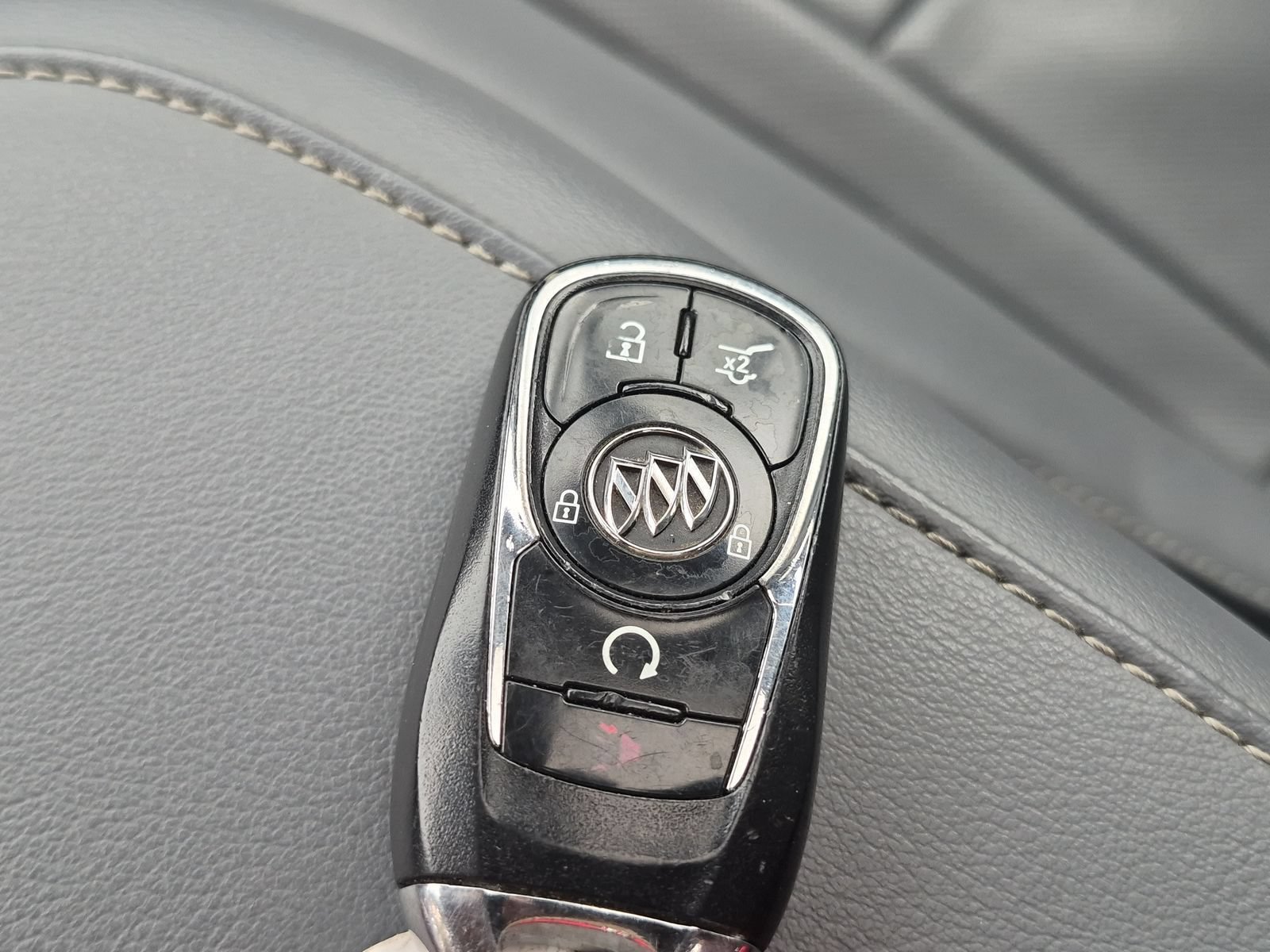 Used 2019 Buick Enclave Essence FWD image 26