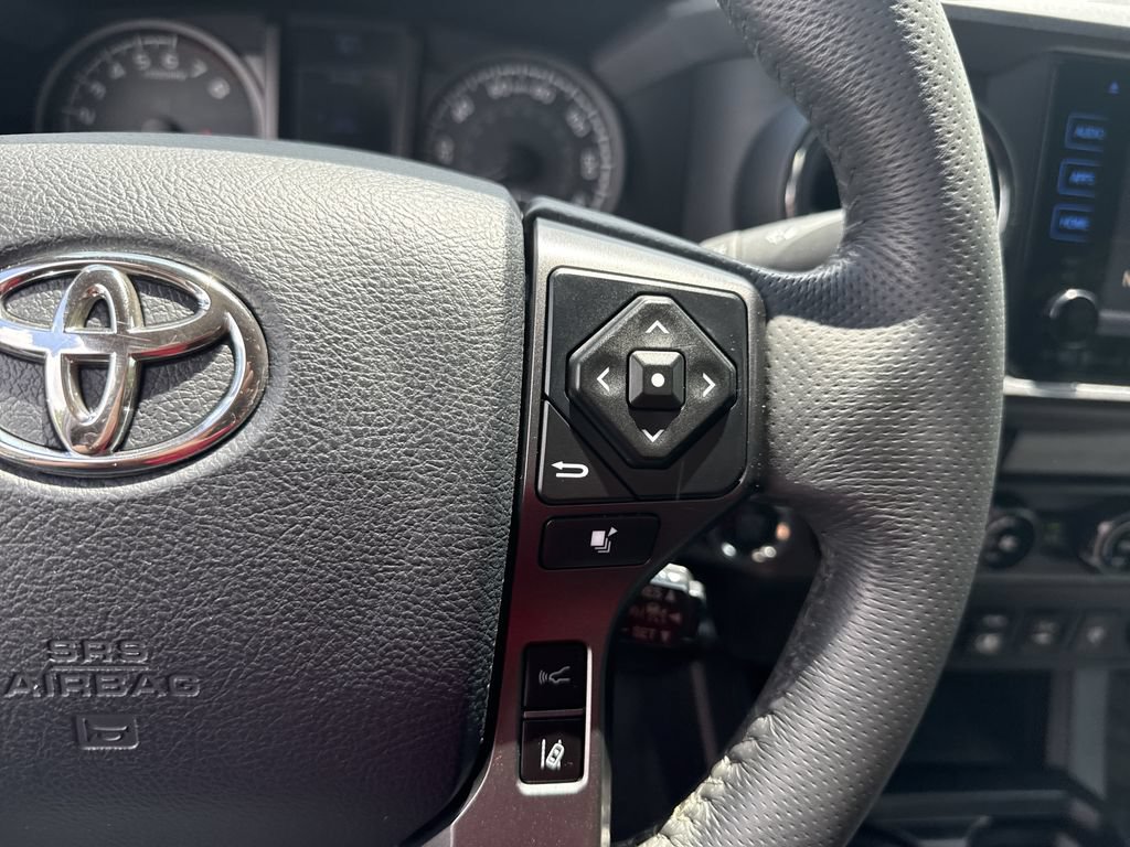 Used 2018 Toyota Tacoma TRD Sport AWD/4WD image 25