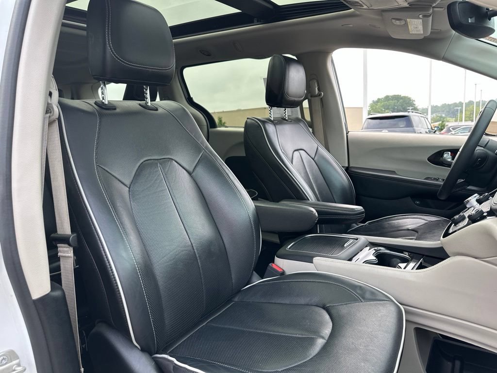 Used 2023 Chrysler Pacifica Limited FWD image 27