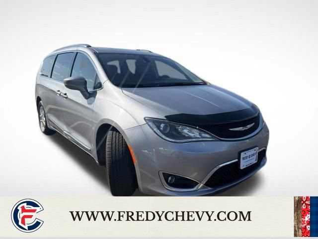 Used 2020 Chrysler Pacifica Touring-L FWD image 3