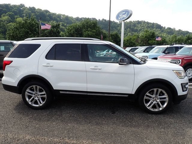Used 2017 Ford Explorer XLT w/ Equipment Group 202A AWD/4WD image 7