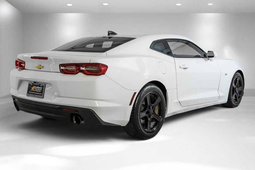 Used 2023 Chevrolet Camaro LT RWD image 8