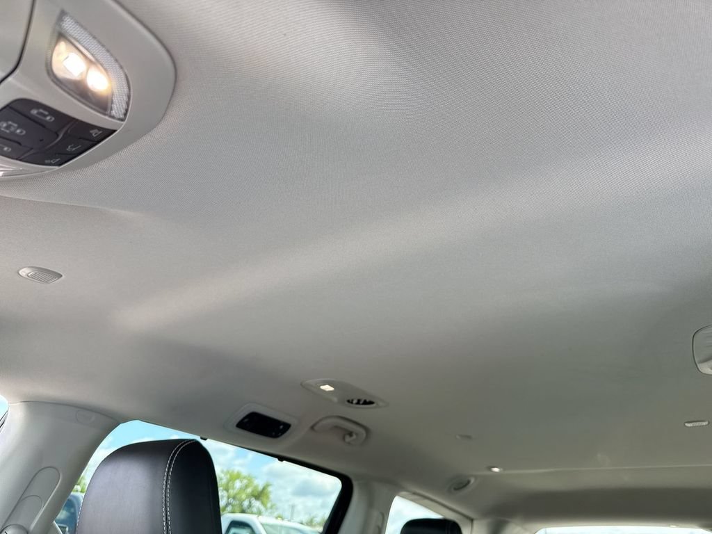 Used 2023 Chrysler Pacifica Touring-L AWD/4WD image 21