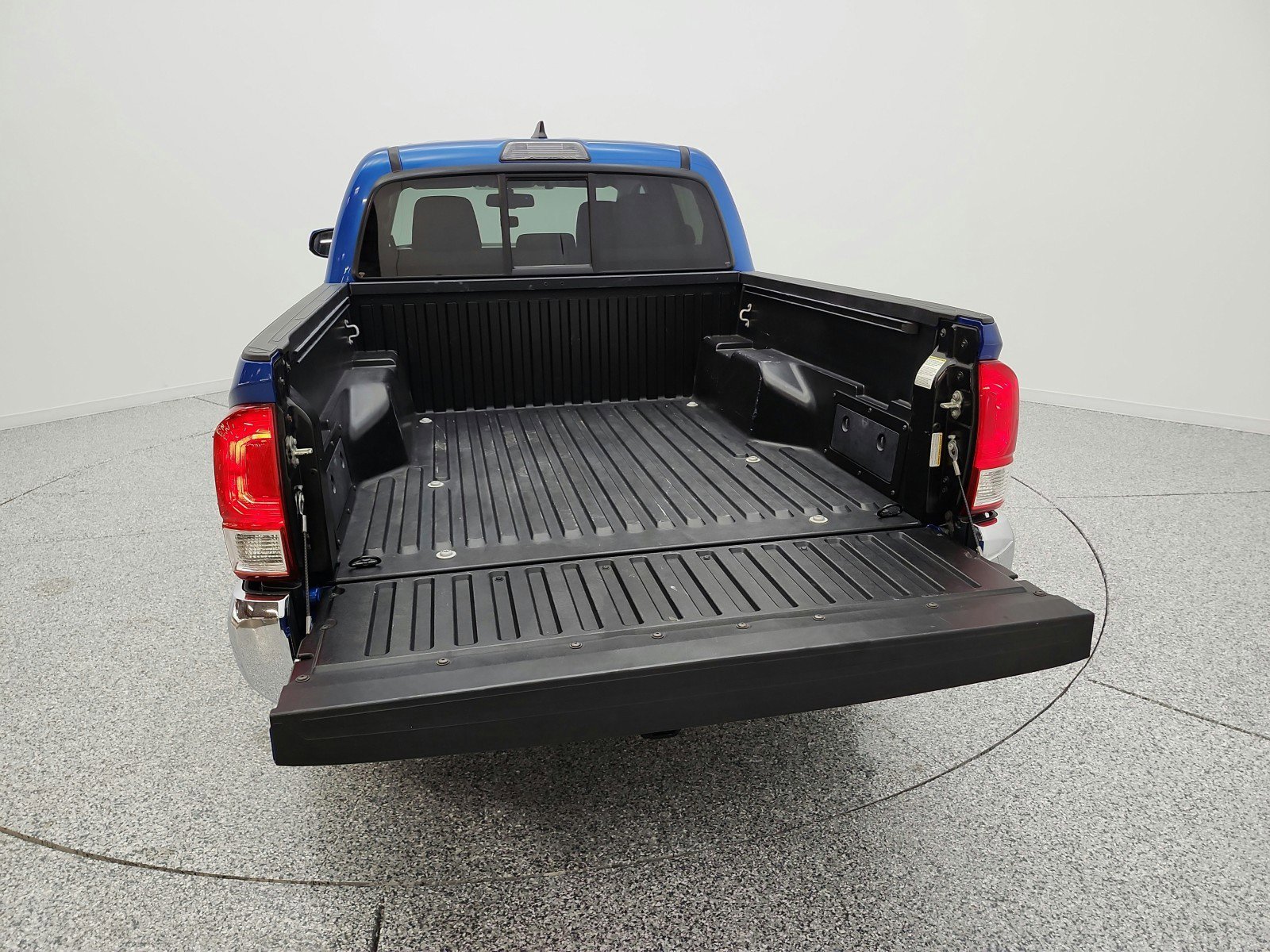 Used 2017 Toyota Tacoma SR5 w/ Tow Package RWD image 26