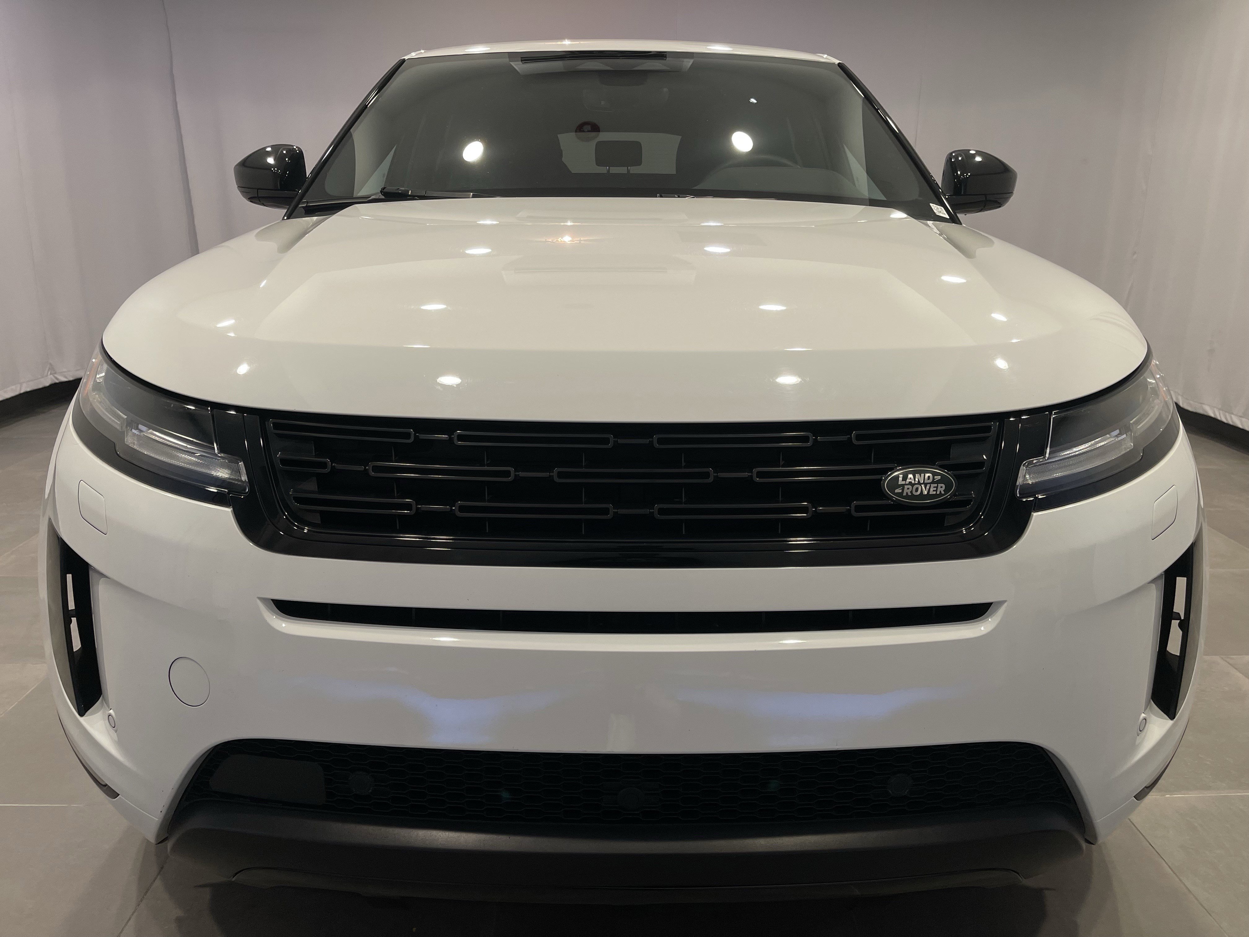 Used 2024 Land Rover Range Rover Evoque S image 2