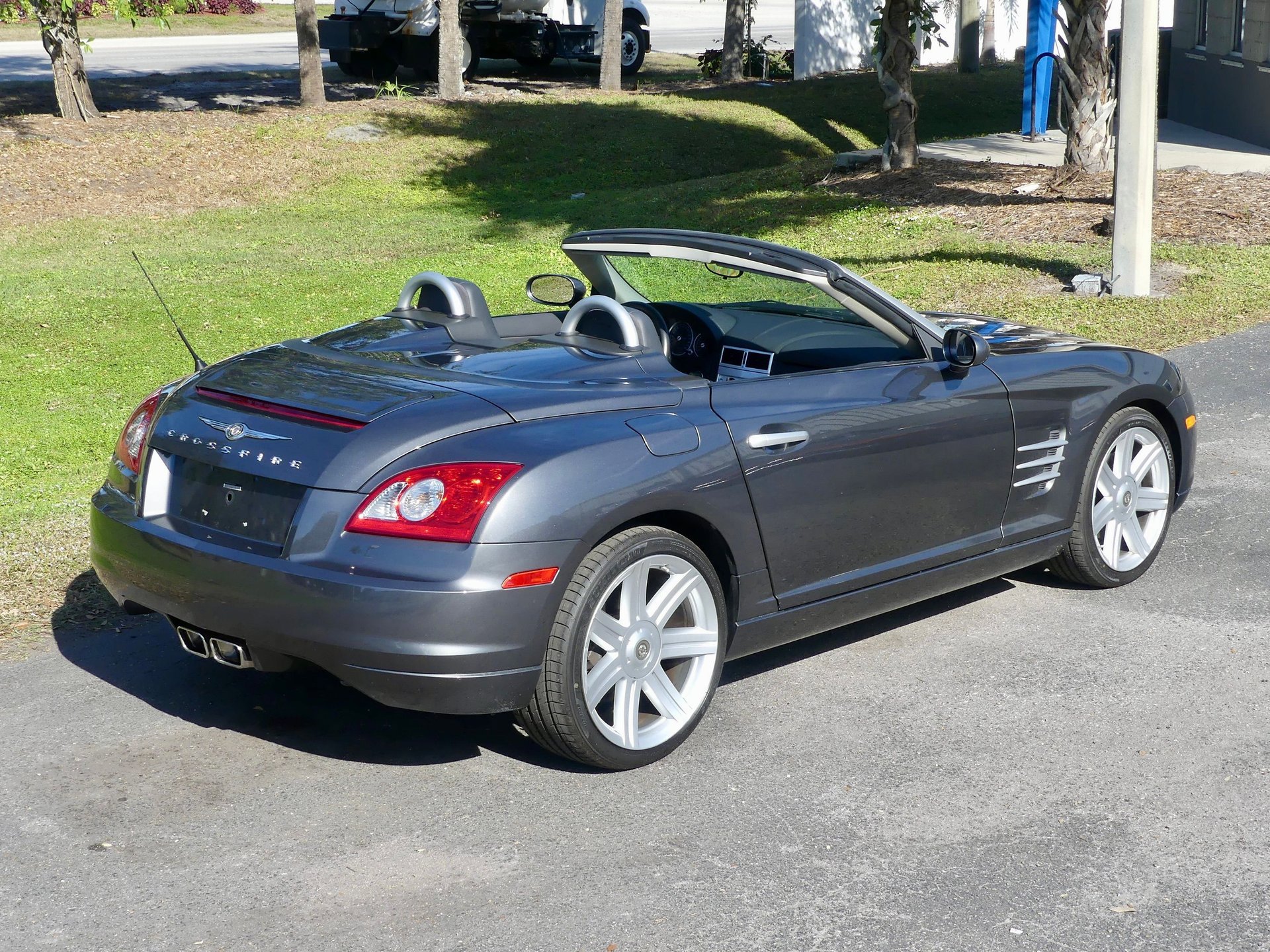 Used 2005 Chrysler Crossfire Limited image 25