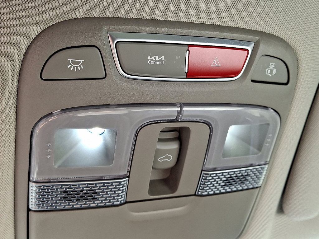 Used 2023 Kia Telluride EX w/ EX Captain's Chair Package image 32