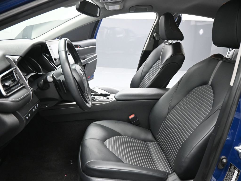 Used 2023 Toyota Camry SE w/ Cold Weather Package image 9