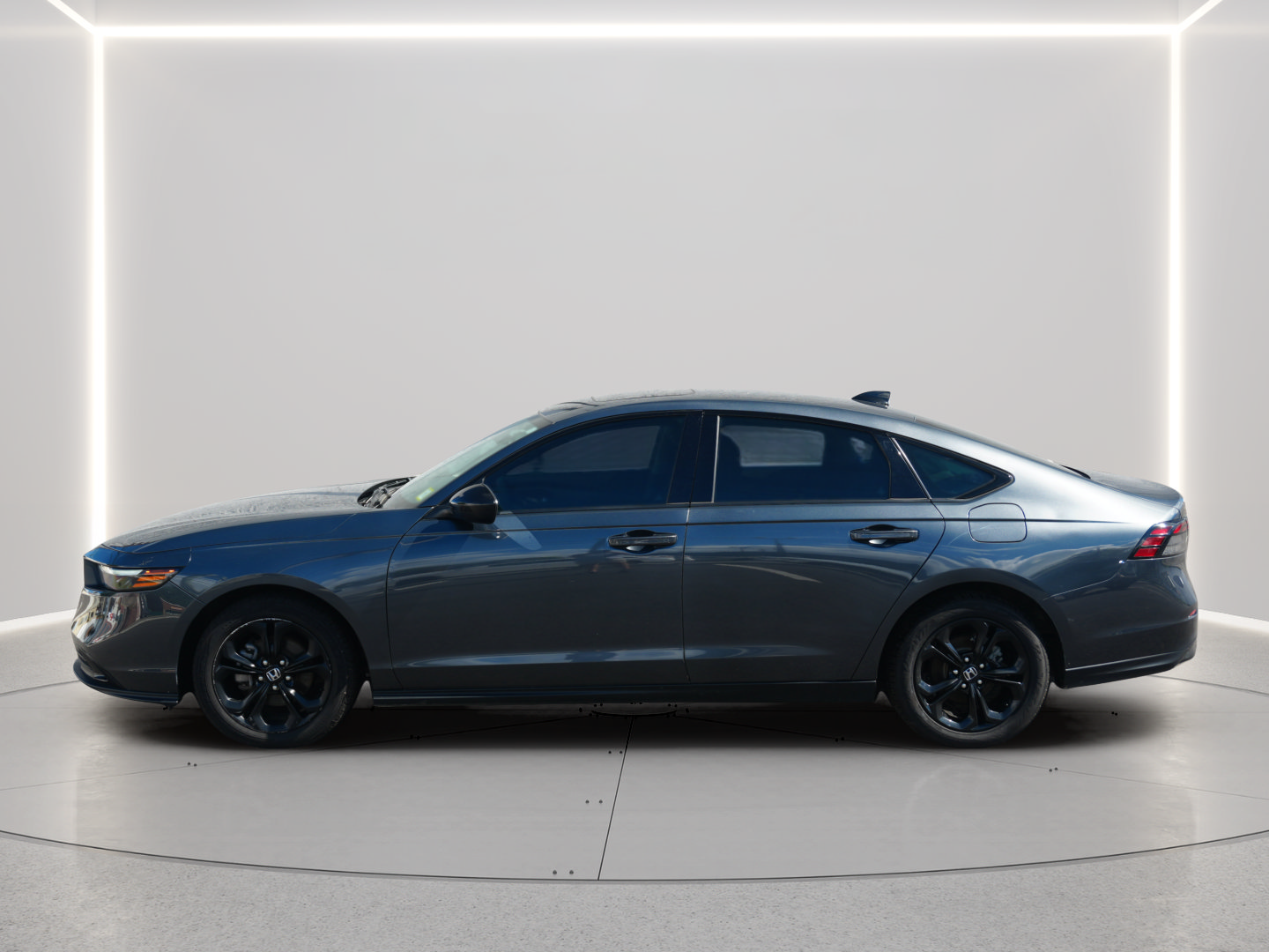 Used 2025 Honda Accord SE image 2