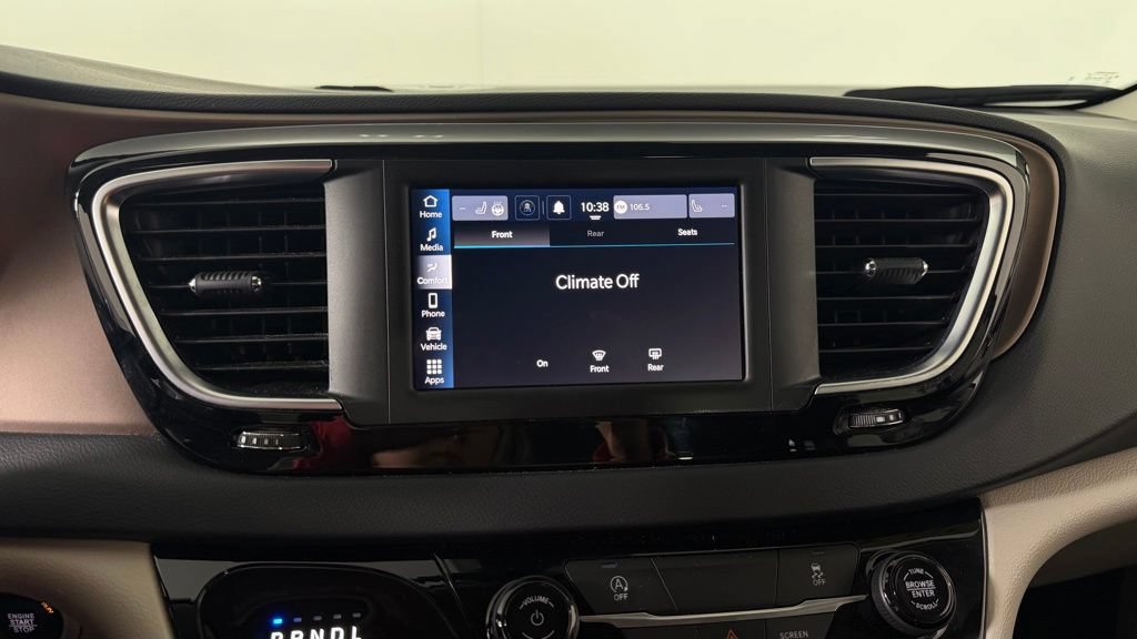 Used 2023 Chrysler Voyager LX FWD image 18