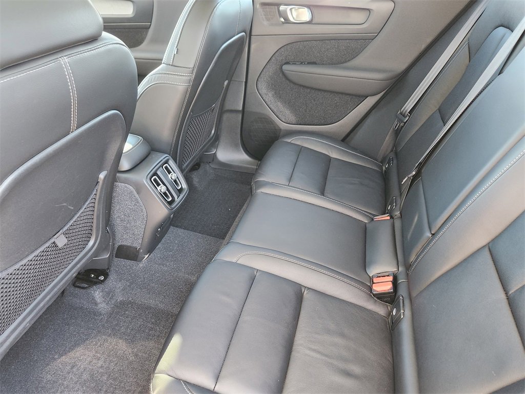 Used 2023 Volvo XC40 B5 Ultimate image 18